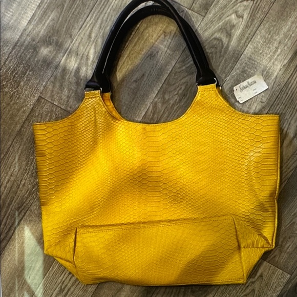 NWT👜NEIMAN MARCUS YELLOW FAUX LEATHER LINED TOTE WITH BROWN HANDLES - Picture 3 of 7